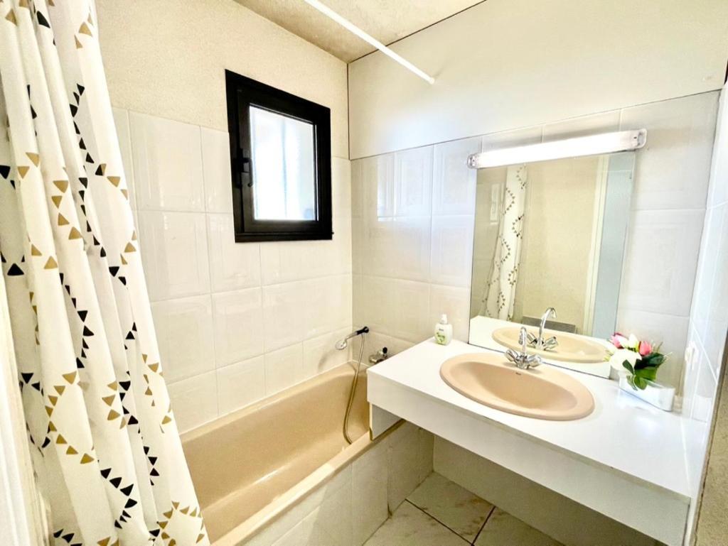 Charmant Rez De Jardin - 900M Plage De Pontaillac Apartment Royan Exterior photo